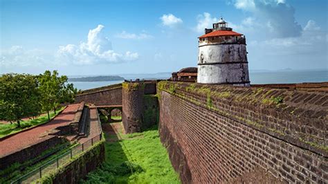  Fort Aguada: 고대 요새의 아름다움과 인도 해안의 매력!